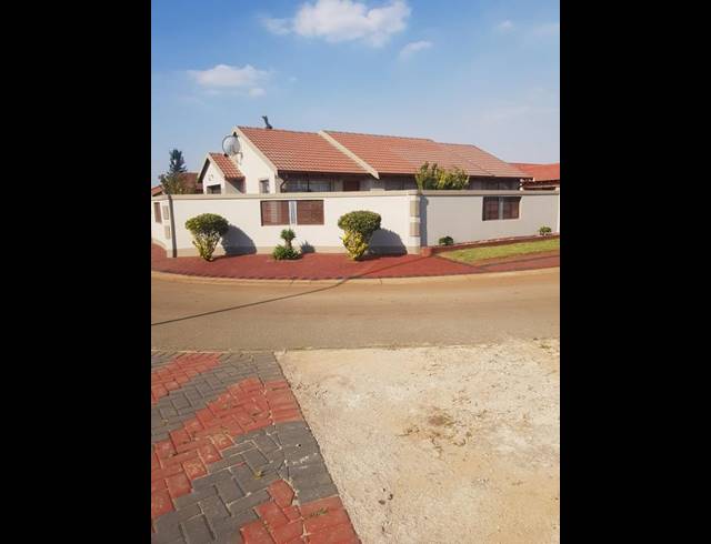 3 BEDROOM HOUSE FOR SALE IN PROTEA GLEN EXT